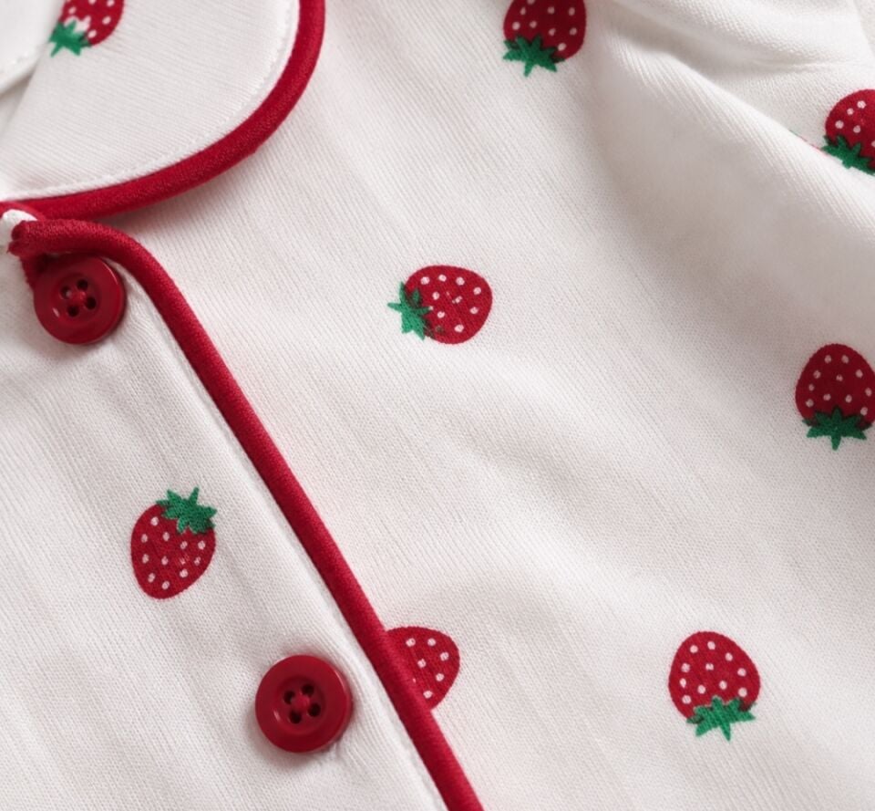 Kız Bebek Çilekli Pijama Takımı