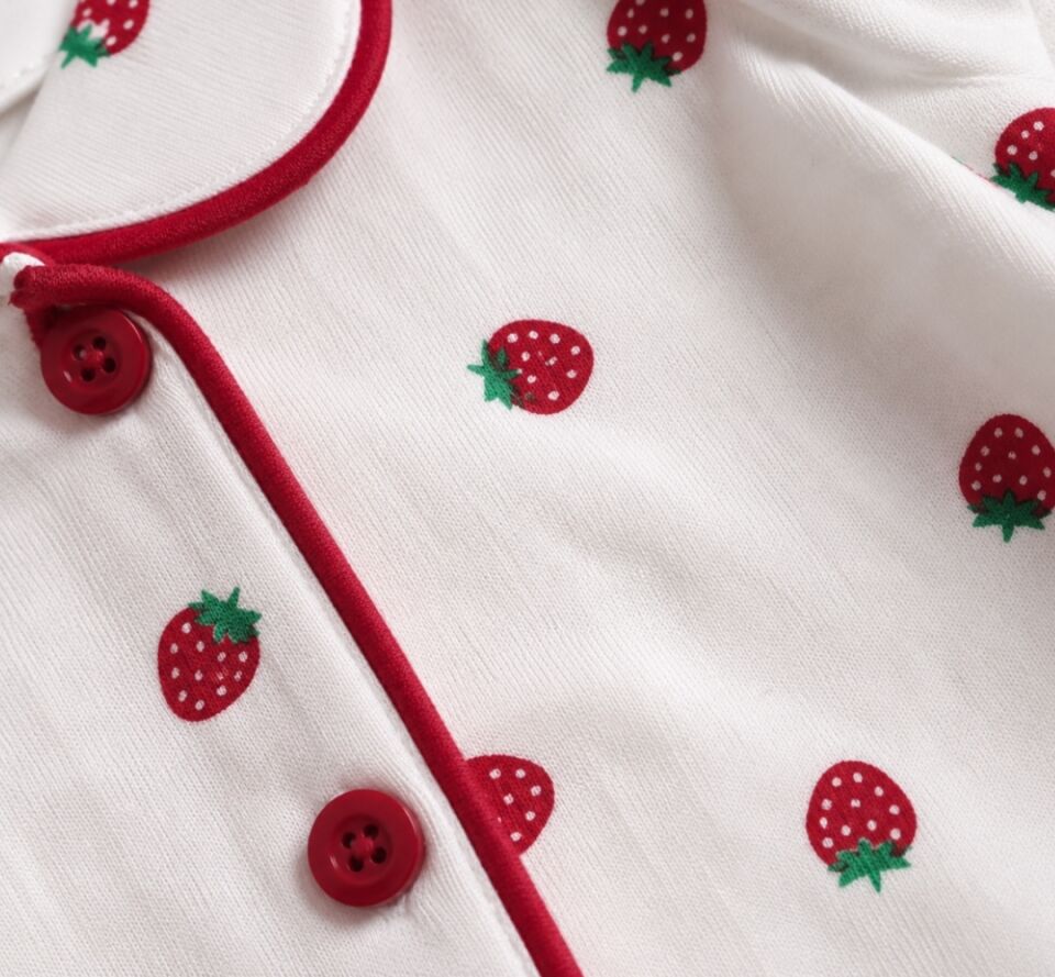 Kız Bebek Çilekli Pijama Takımı